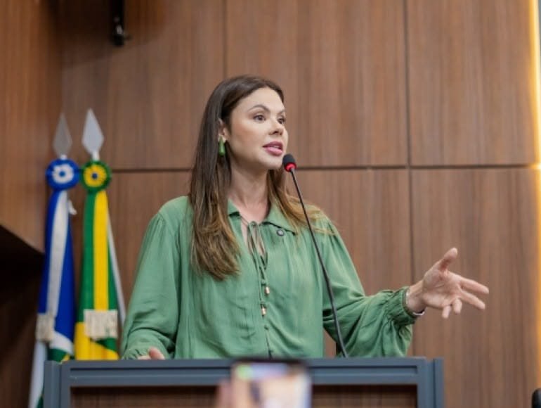 Na tribuna, Michelly Alencar exalta gestão de Jefferson Neves: “Sai pela porta da frente”