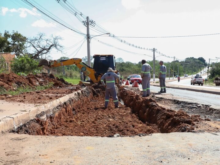 Prefeitura inicia manutenção emergencial na Avenida Leôncio Lopes