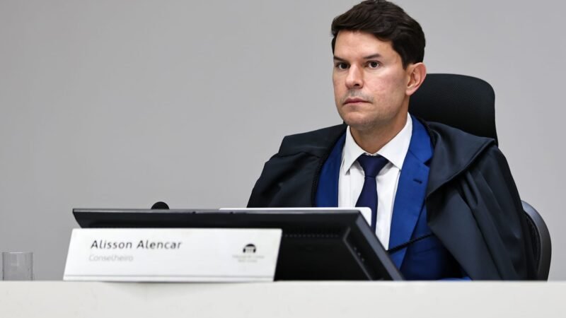 TCE mantém suspenso pregão de R$ 1,4 milhão de Prefeitura para compra de mobiliário escolar