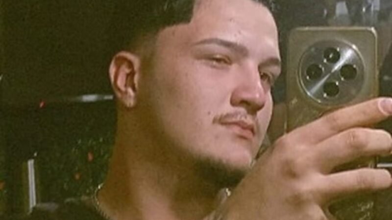 Jovem de 22 anos é assassinado a tiros no meio da rua durante a madrugada
