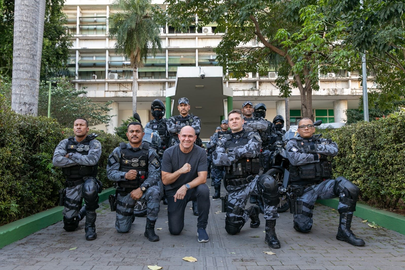Prefeito recebe policiais que iniciam estágio operacional em Motopatrulhamento Tático