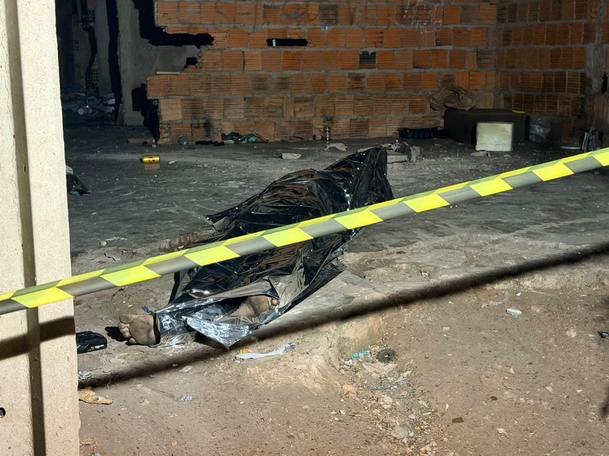 Homem morre após despencar do terceiro andar de imóvel abandonado em Cuiabá