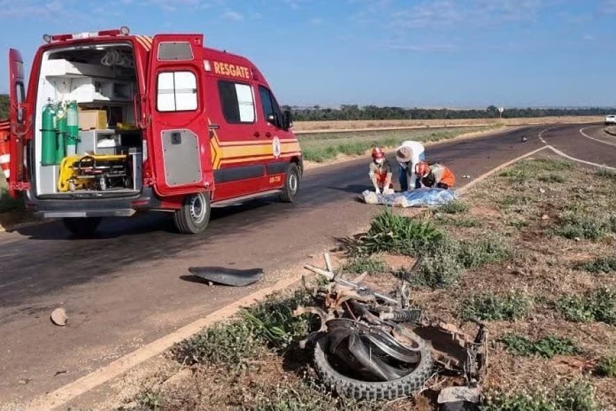 Motociclista de 64 anos morre ao colidir com caminhão em rodovia de Mato Grosso