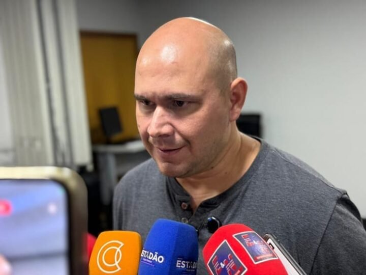 Abilio alfineta vereadores e afirma que críticas rendem “visualização na rede social”