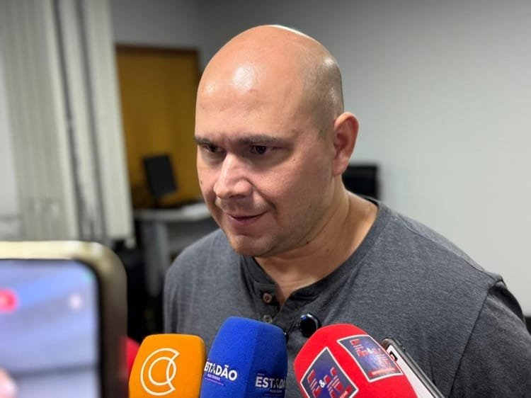 Abilio alfineta vereadores e afirma que críticas rendem “visualização na rede social”