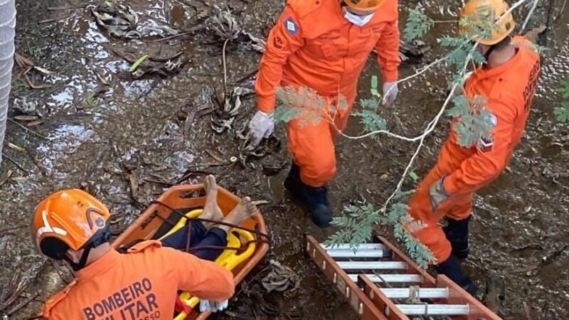 CBM resgata homem após queda de aproximadamente quatro metros de altura em rede pluvial