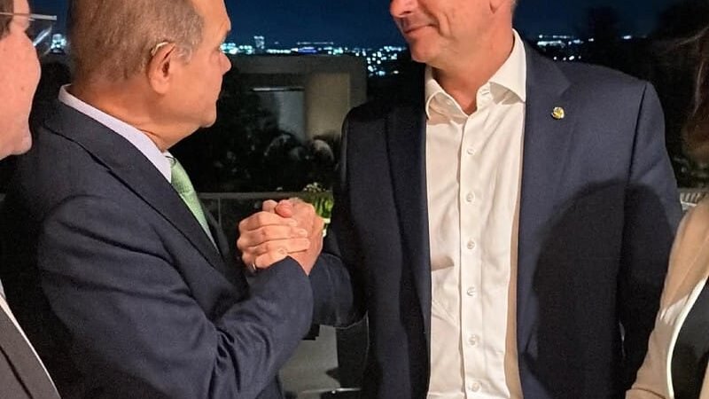 Abilio, Flávia e Cláudio vão conversar com Valdemar