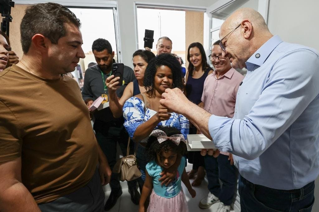 Mais 130 famílias recebem as chaves da casa própria em Várzea Grande