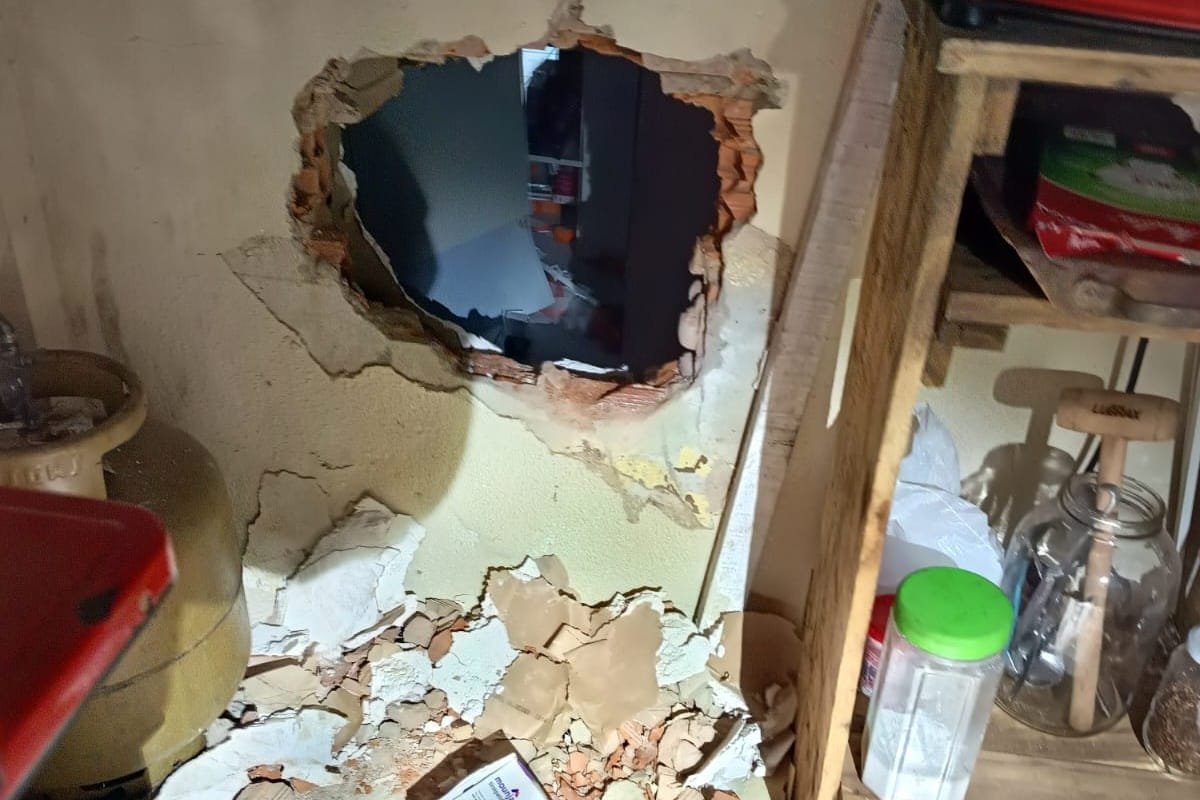 Bandidos estouram parede de farmácia e furtam canetas emagrecedoras em Cuiabá
