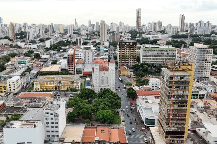MPE vê riscos ambientais e aciona a Justiça para suspender cortes de árvores em Cuiabá
