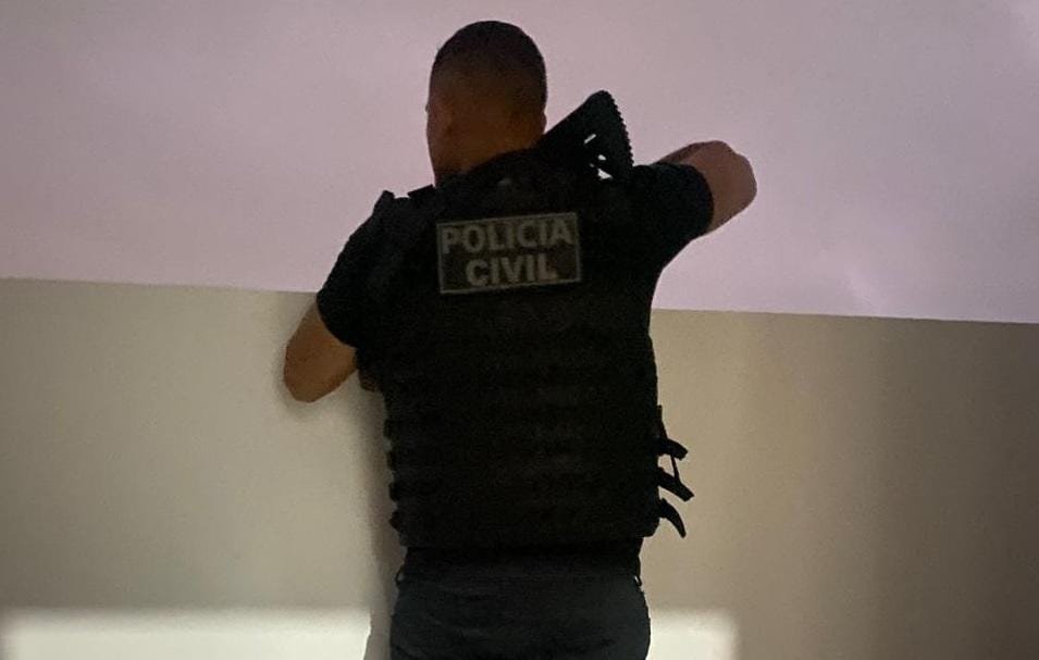 Polícia Civil cumpre mandados contra facção criminosa que girou R$ 10 milhões com tráfico
