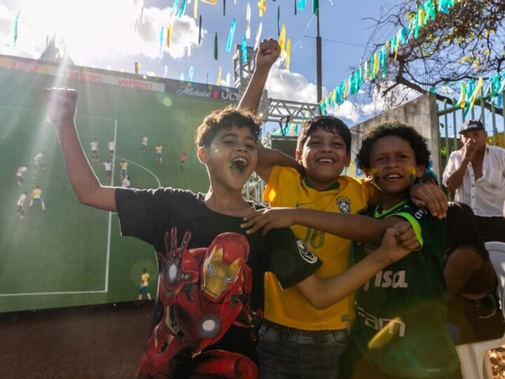 Minha Rua é Show de Bola leva telões a quatro bairros para Brasil x Noruega em Cuiabá