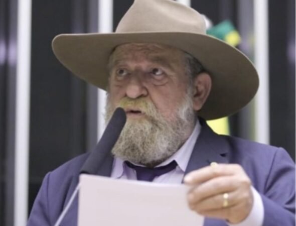 “Sabotam quem sustenta o Brasil”, diz Nelson Barbudo sobre corte no seguro rural