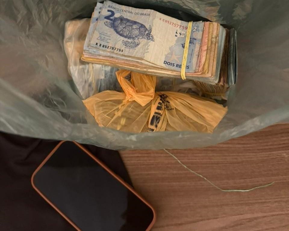 PC apreende três veículos, joias e R$ 53 mil em dinheiro de acusados de vazar investigação