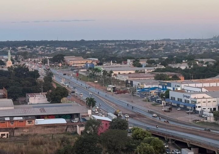 Juiz cita altas temperaturas e manda suspender derrubada de árvores em avenida de Cuiabá