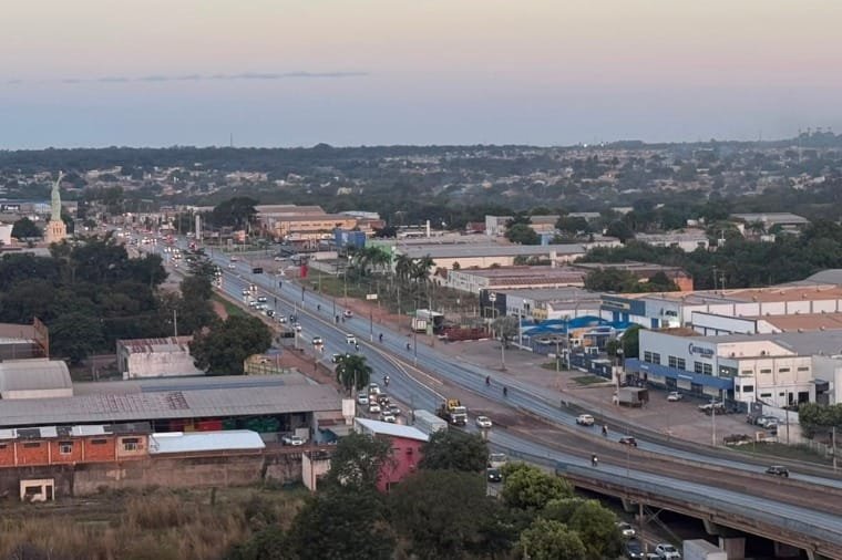 Juiz cita altas temperaturas e manda suspender derrubada de árvores em avenida de Cuiabá