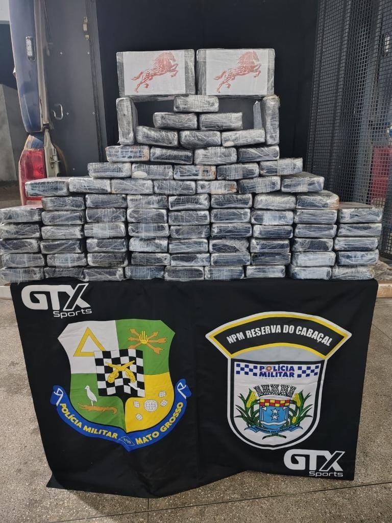 Polícia Militar apreende mais 46 tabletes de cocaína em avião que caiu e matou duas pessoas