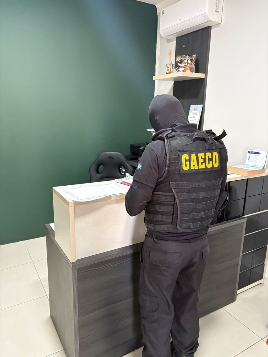 Gaeco mira atuação de advogada em apoio à facção e cumpre mandados em escritório e na PCE