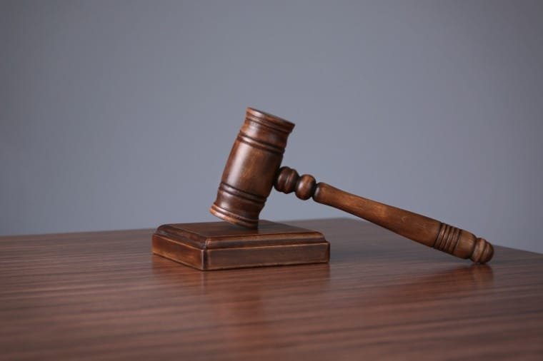 Réu é condenado a 46 anos de cadeia e R$ 40 mil por tentar matar ex-esposa e outro homem