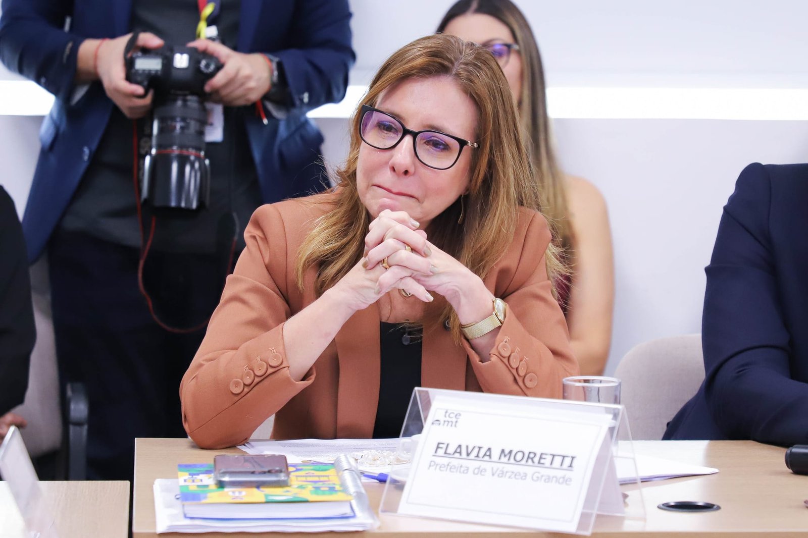 Prefeita se emociona ao revelar colapso financeiro e rombo de R$ 1,2 bilhão com precatórios