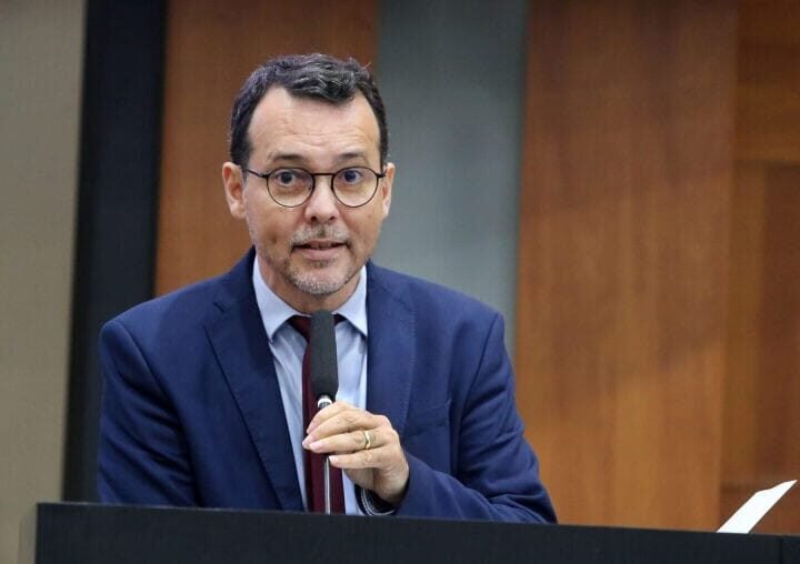 Deputado compara Pivetta com Abilio e vai acionar a Justiça por atraso nas obras do BRT