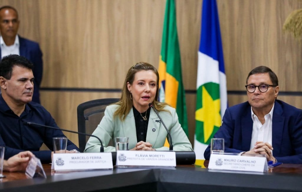 Emocionada, prefeita agradece apoio e vê TAC como virada de chave contra a crise da água