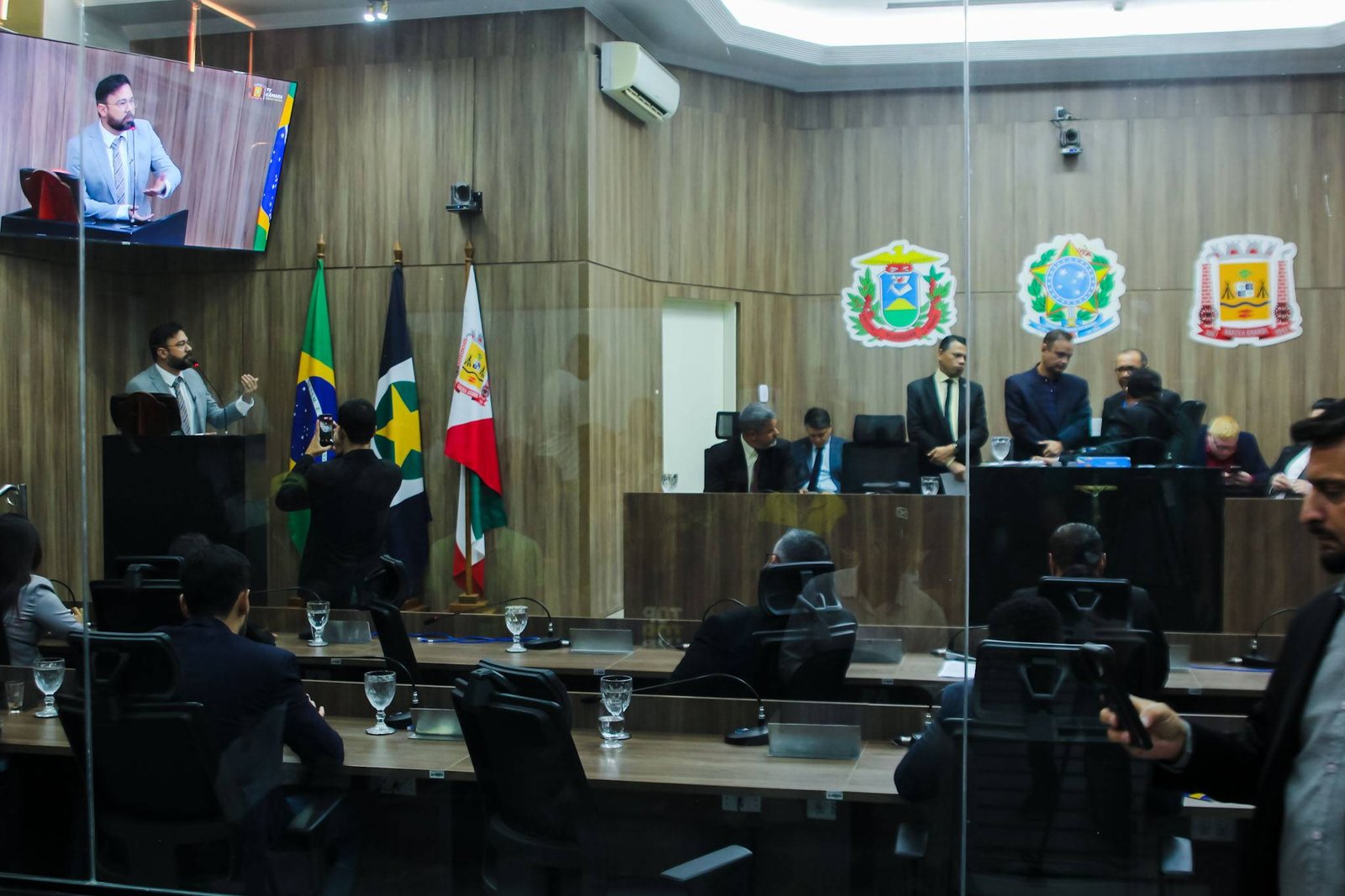 Várzea Grande criará cargos e planos de carreiras e salários dos servidores