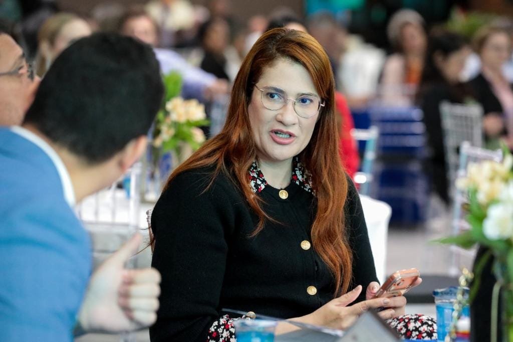 “Investir em infraestrutura de escolas é o básico e o dever da educação pública”, afirma secretária