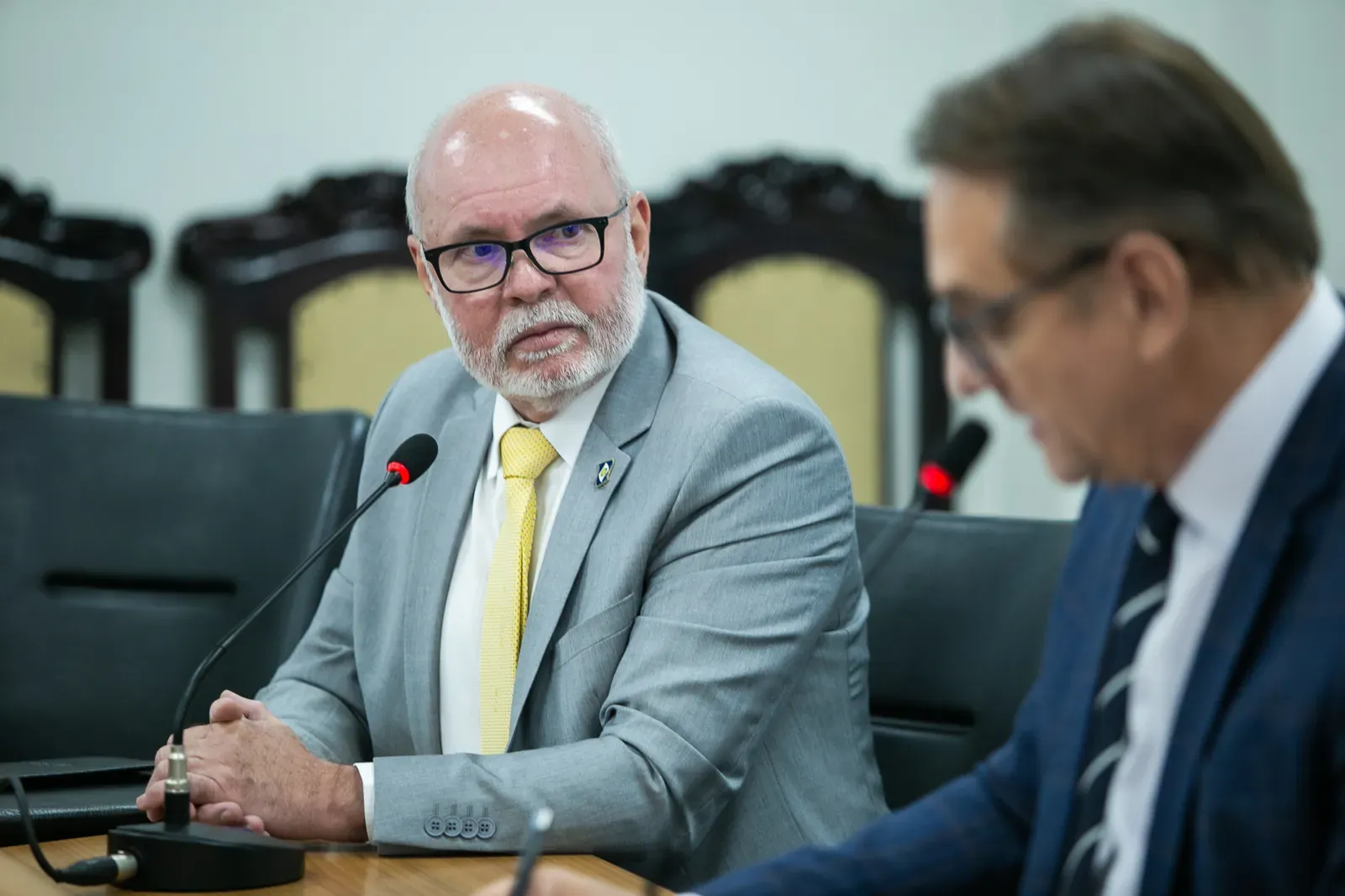 Procurador afirma desconhecer  pagamentos sem contrato; médica fica em silêncio na CPI