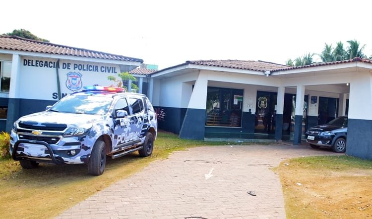 Policial acusado de matar ex-PM com tiro de fuzil no rosto se entrega em delegacia de Sinop