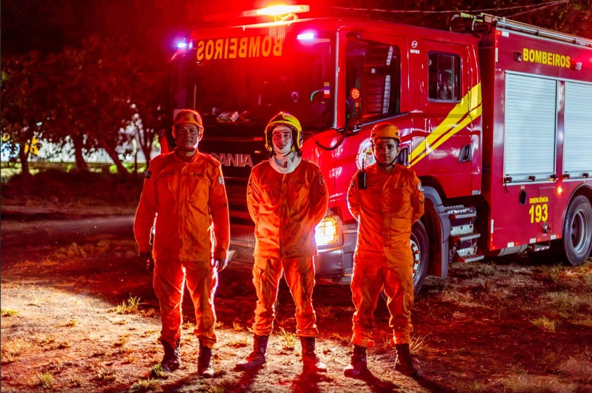 Incêndio atinge área de usina solar nos fundos da Policlínica do Pedra 90, em Cuiabá