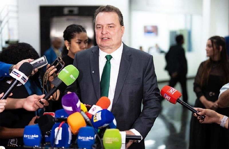 Empréstimo de R$ 1,5 bilhão para 60 mil casas deve ficar para o próximo governador, afirma Max Russi
