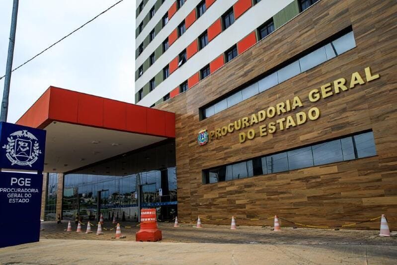Estado aciona dez empresas na Justiça por enganar servidores e quer revisão de consignados