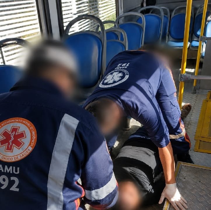 Passageiro idoso morre após sofrer mal súbito dentro de ônibus em Cuiabá; veja vídeo