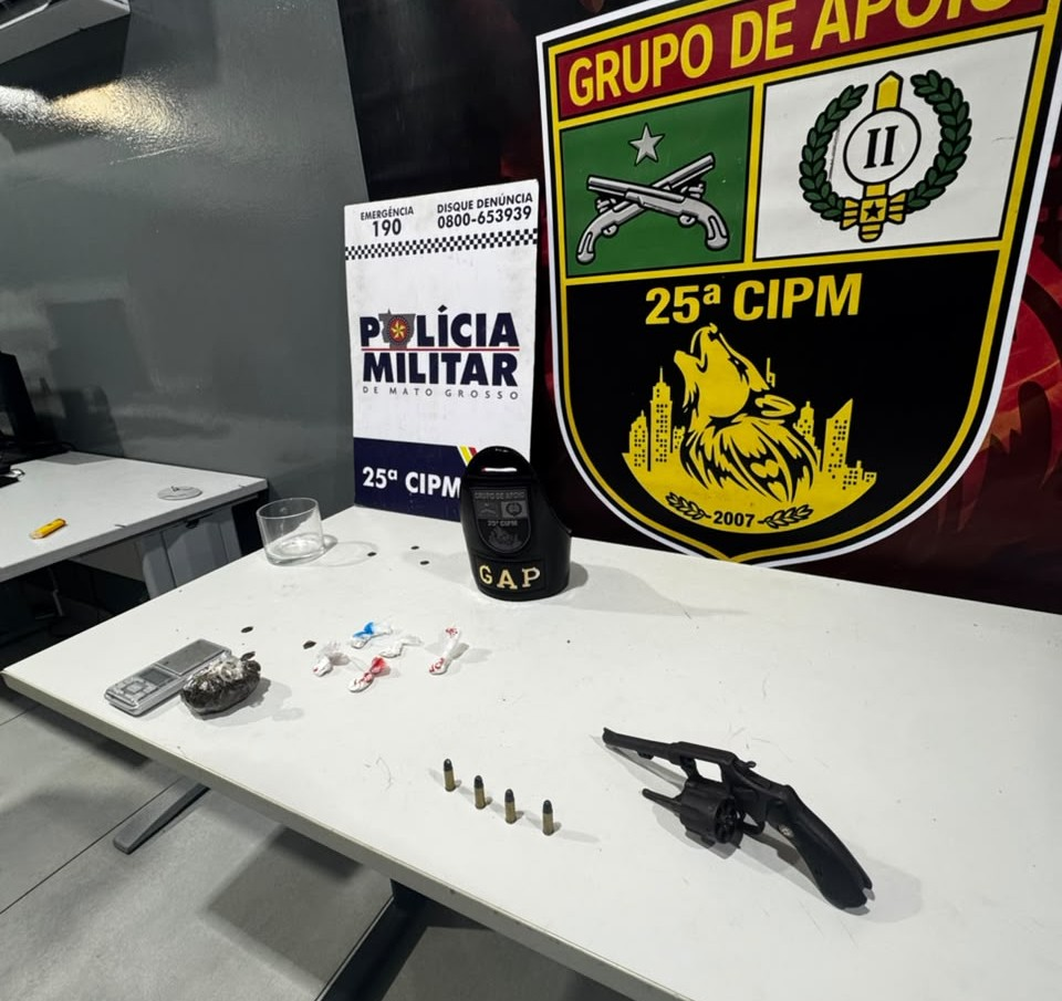 Faccionados suspeitos por roubo a distribuidora são presos  com moto e arma