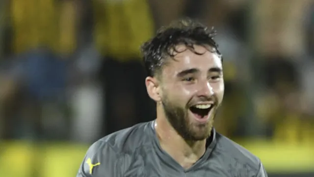 Corinthians recusa proposta de R$ 5 milhões pelo lateral Pedro Milans