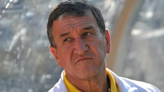 Parreira apresenta leve melhora, mas continua em estado grave na UTI