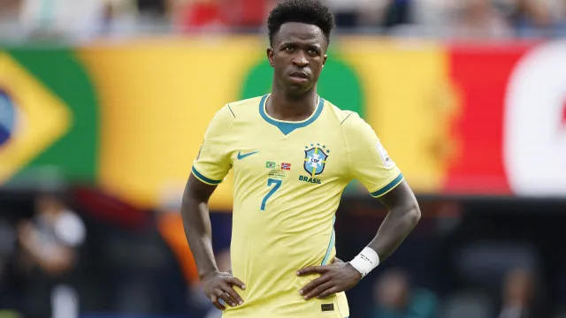 Vini Jr explica por que não bateu pênalti decisivo: ‘Ancelotti que escolhe’