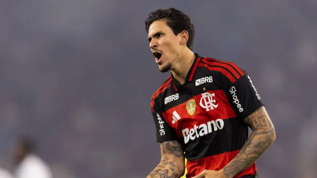 Pedro dá show, Flamengo goleia Chapecoense e não deixa Palmeiras disparar