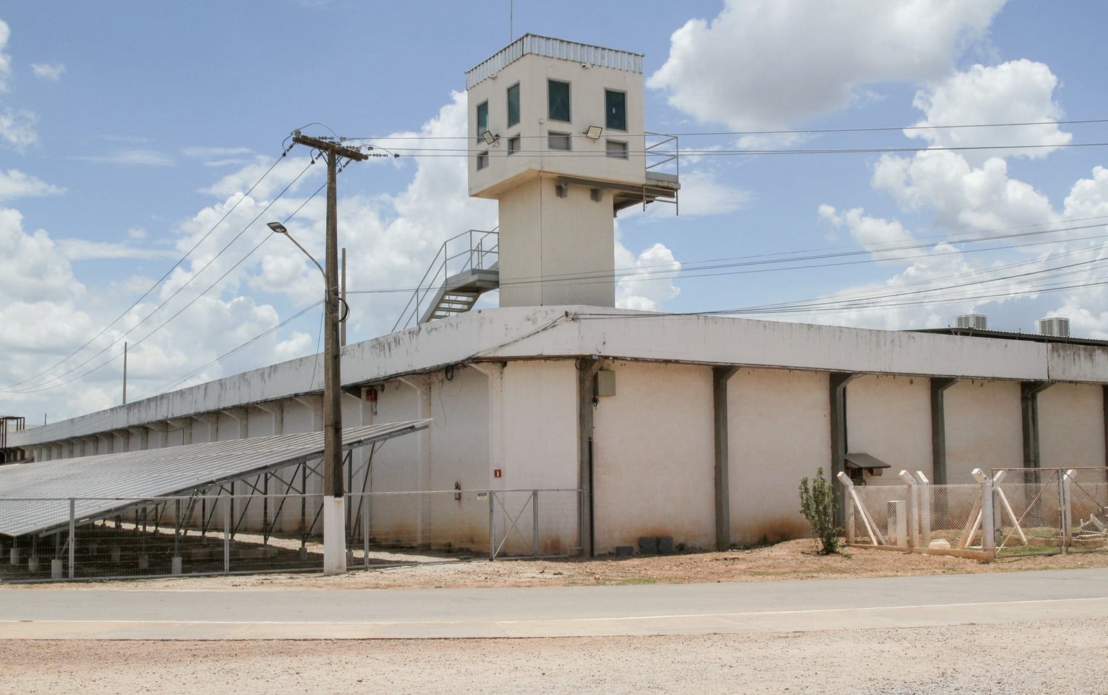 Ação busca garantir atendimento médico contínuo e colchões na PCE