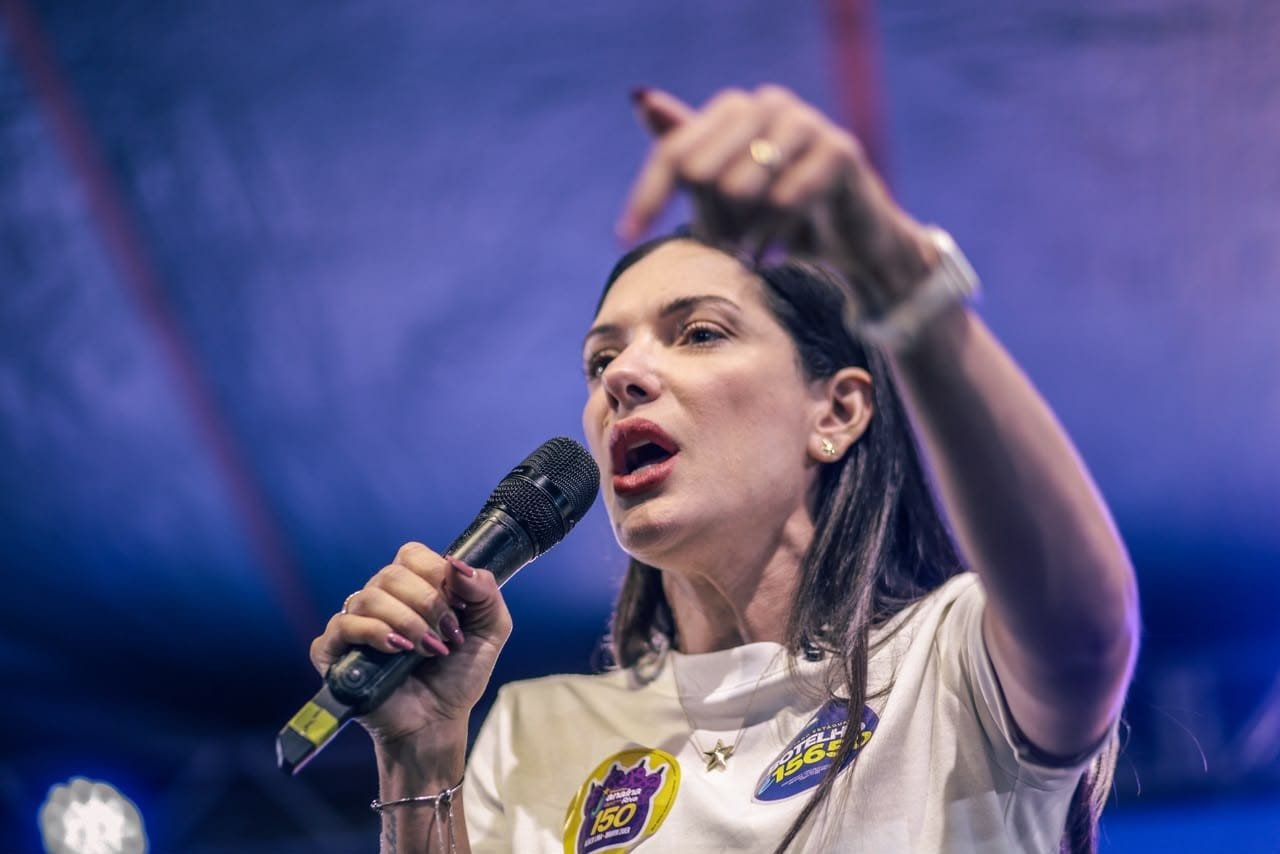 Janaina defende ampliação do tratamento contra o câncer e cobra descentralização da saúde