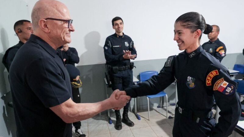 Pivetta se emociona com agradecimento de policial militar durante formação