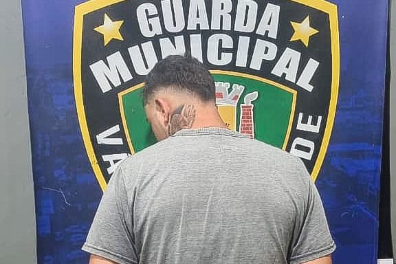 Rapaz é preso por ameaça e descumprimento de medida protetiva em Várzea Grande