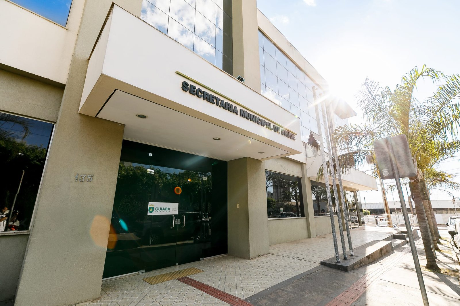 Cuiabá convoca aprovados em concurso público da Saúde para área jurídica