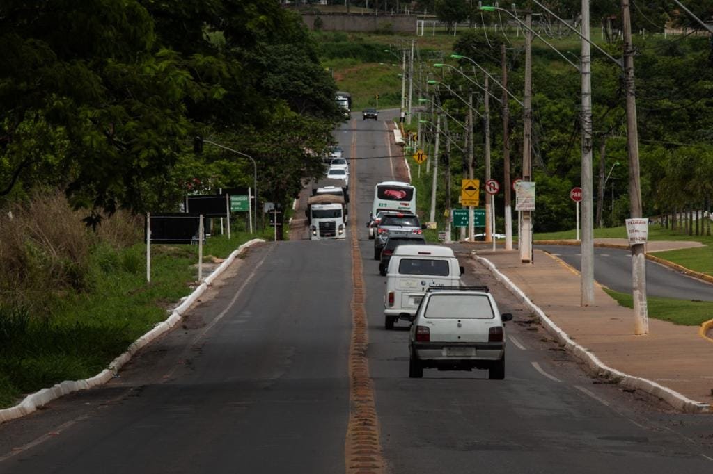 Engavetamento envolvendo quatro veículos é registrado na rodovia MT-010; vídeo