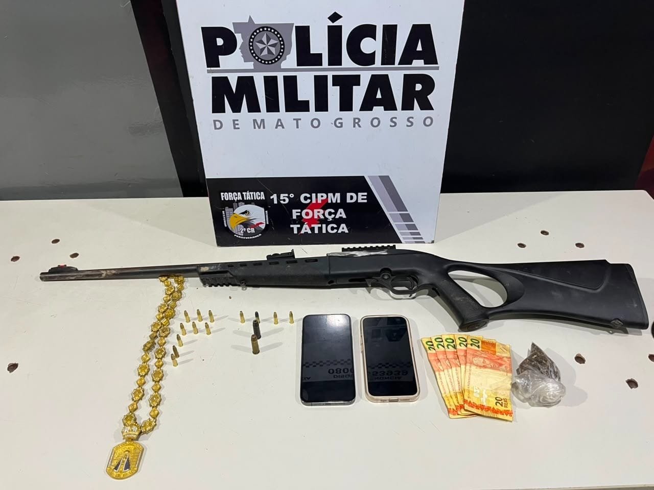 Força Tática prende foragido da Justiça e apreende fuzil e munições