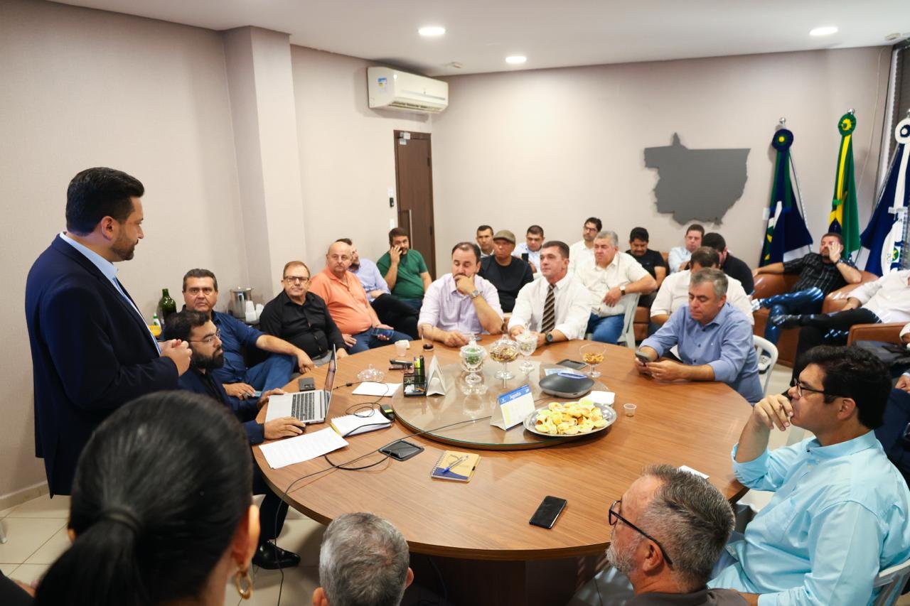 Prefeitos aprovam mudanças no estatuto da AMM e antecipam eleição com mandato maior
