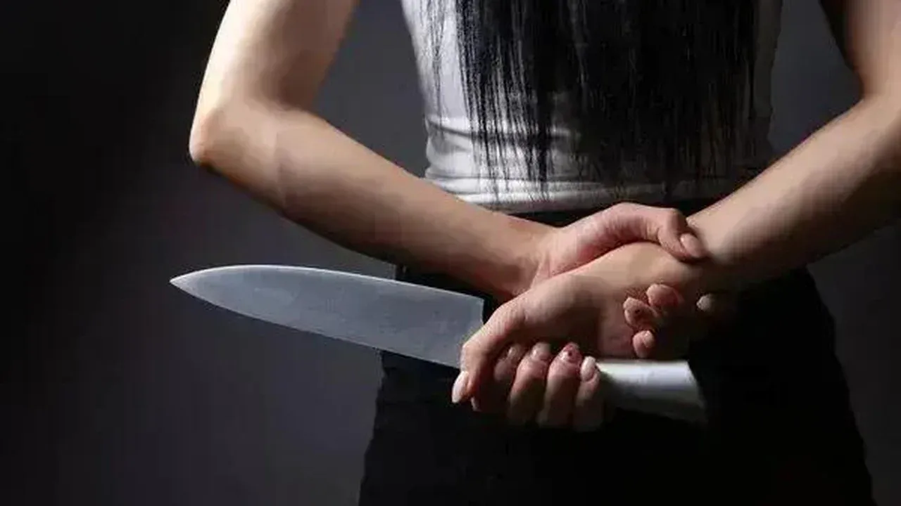 Após bebedeira, mulher pega faca e corta pescoço do marido durante discussão