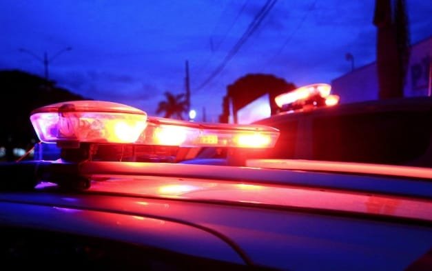 Mulher é morta pelo marido com golpes de faca na frente do filho em MT; autor está foragido