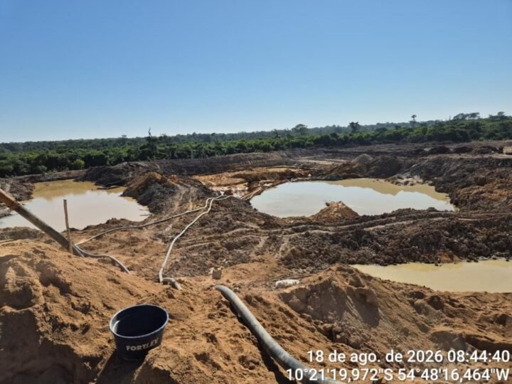 Polícia Ambiental fecha garimpo ilegal e apreende máquinas na região norte de Mato Grosso